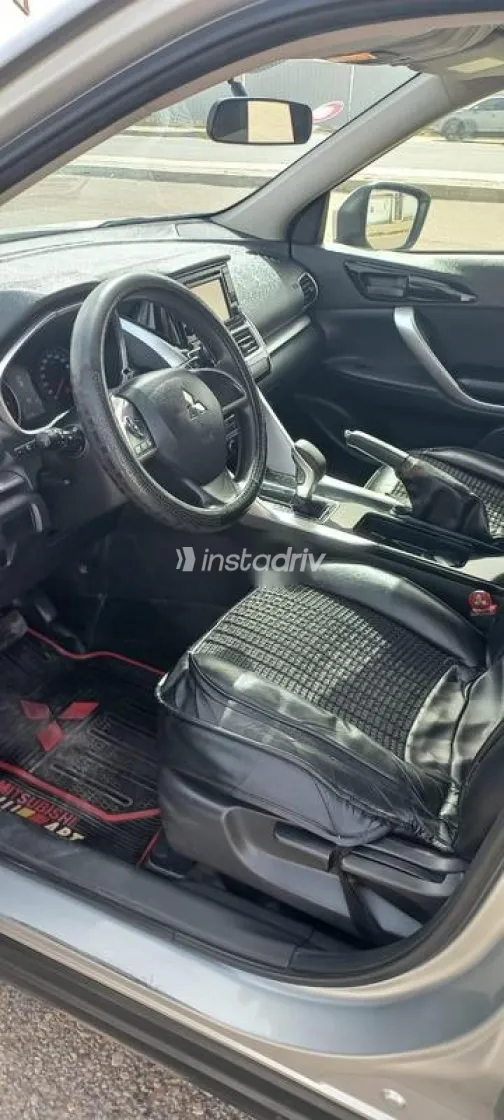 ميتسوبيشي اكليبس كروس 2018 فضي مستعملة للبيع - 10