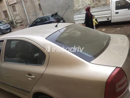 سكودا اوكتافيا 2005 أبيض مستعملة للبيع - 1