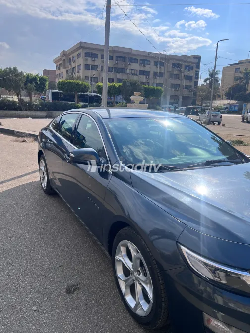 Chevrolet Malibu 2019 White Used for Sale - 2