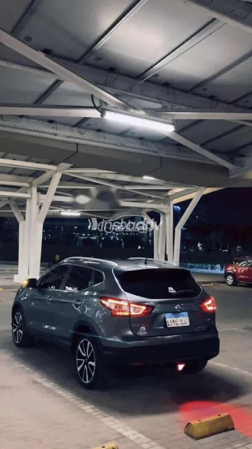 نيسان قشقاي 2016 رمادي غامق مستعملة للبيع - 2