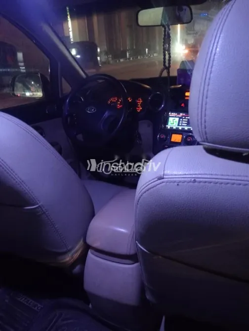 Kia Carens 2013 Brown Used for Sale - 1