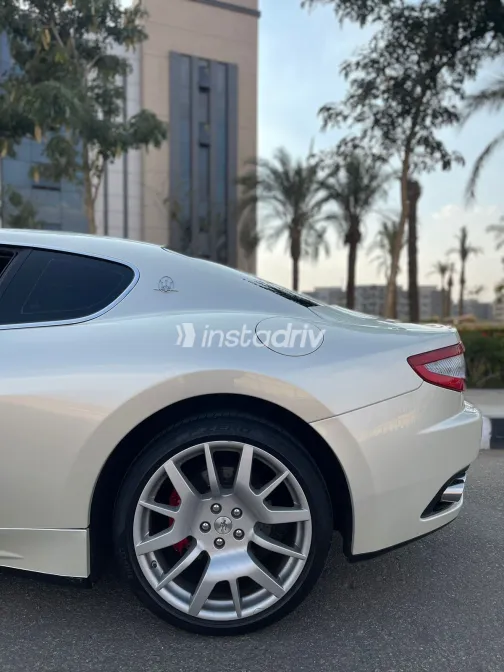 مازيراتي جران توريزمو 2010 أبيض مستعملة للبيع - 9