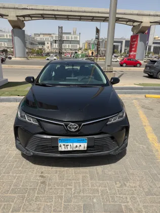 تويوتا كورولا 2020 أبيض مستعملة للبيع
