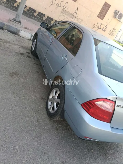 تويوتا كورولا 2005 أبيض مستعملة للبيع - 5