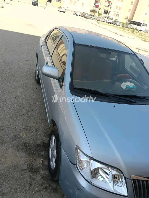 تويوتا كورولا 2005 أبيض مستعملة للبيع - 6