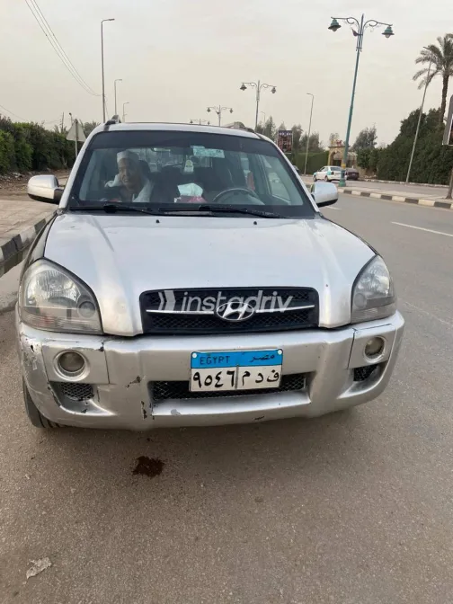 هيونداي توسان 2005 أبيض مستعملة للبيع - 1