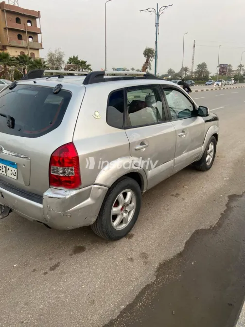 هيونداي توسان 2005 أبيض مستعملة للبيع - 4