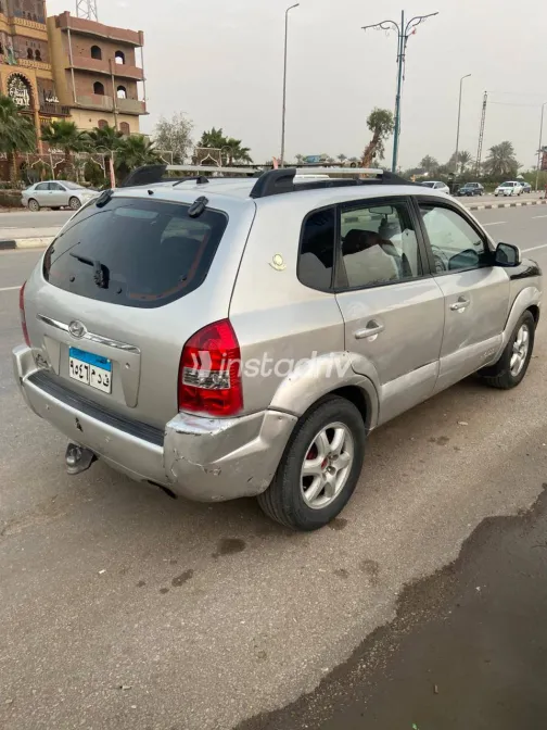 هيونداي توسان 2005 أبيض مستعملة للبيع - 5