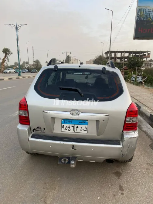 هيونداي توسان 2005 أبيض مستعملة للبيع - 8