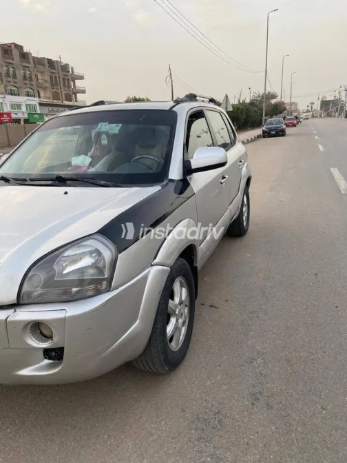 هيونداي توسان 2005 أبيض مستعملة للبيع - 9