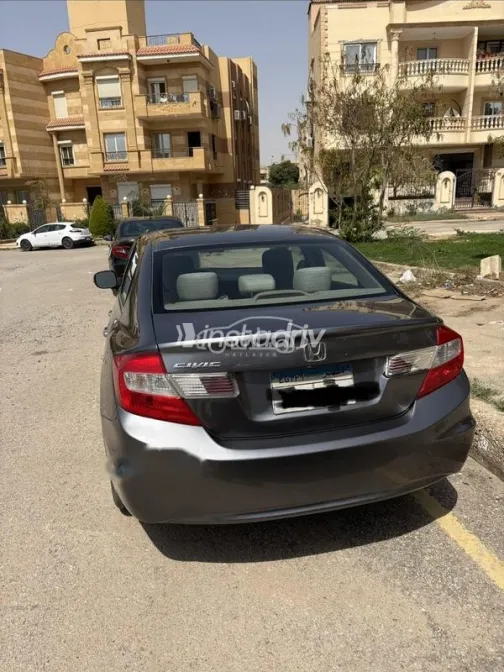 هوندا سيفك 2013 رمادي مستعملة للبيع - 3