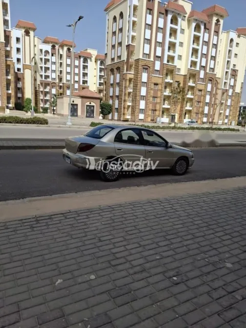 كيا ريو 2001 فضي مستعملة للبيع - 3