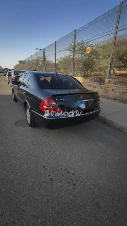 مرسيدس E 320 2003 أسود مستعملة للبيع - 2