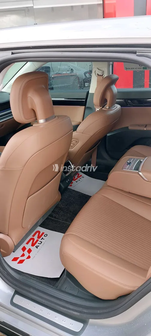 هيونداي أزيرا 2023 أبيض مستعملة للبيع - 1