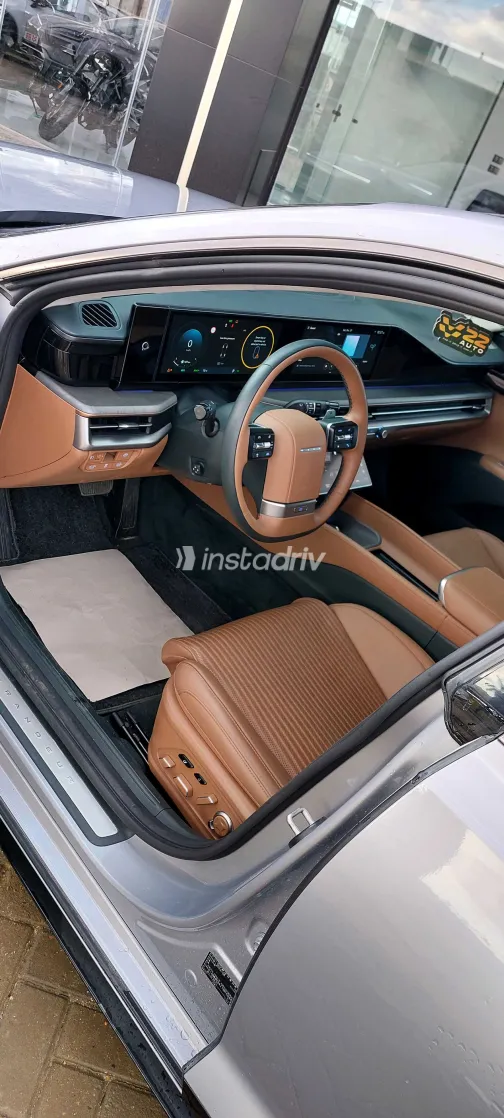 هيونداي أزيرا 2023 أبيض مستعملة للبيع - 2