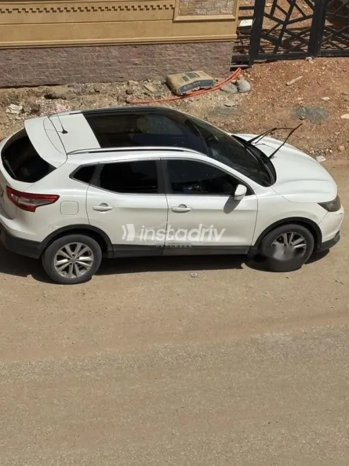 نيسان قشقاي 2017 أبيض مستعملة للبيع - 2