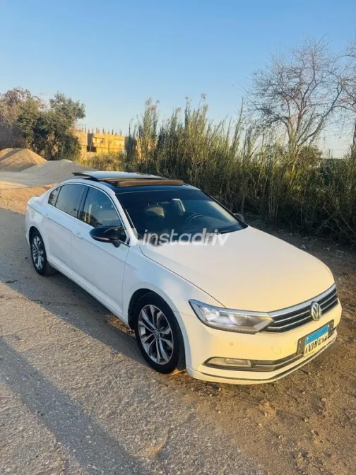 Volkswagen Passat 2019 White Used for Sale - 1