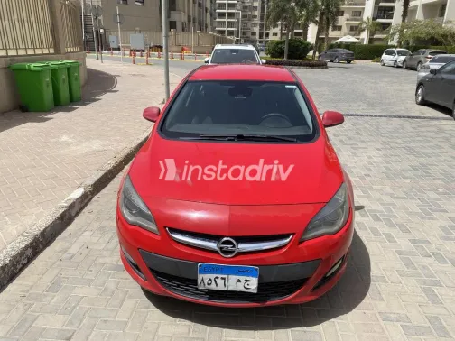 اوبل أسترا 2016 أبيض مستعملة للبيع - 1