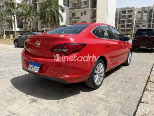 اوبل أسترا 2016 أبيض مستعملة للبيع - 6