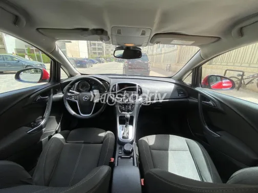 اوبل أسترا 2016 أبيض مستعملة للبيع - 7