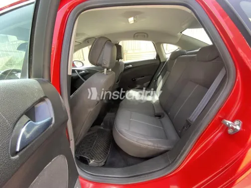 اوبل أسترا 2016 أبيض مستعملة للبيع - 9