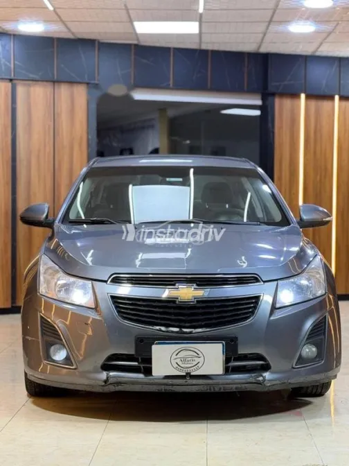 شيفروليه كروز 2015 فضي مستعملة للبيع - 2