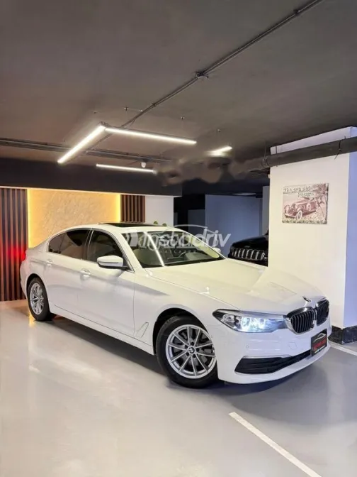 بي ام دبليو 520 2019 أبيض مستعملة للبيع - 2