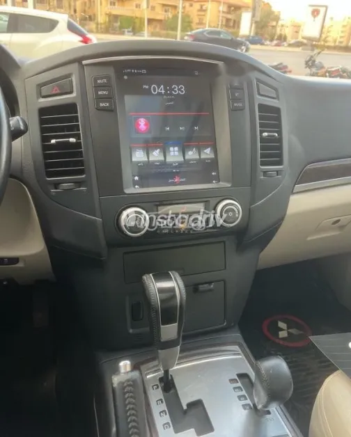 ميتسوبيشي باجيرو 2014 أسود مستعملة للبيع - 9