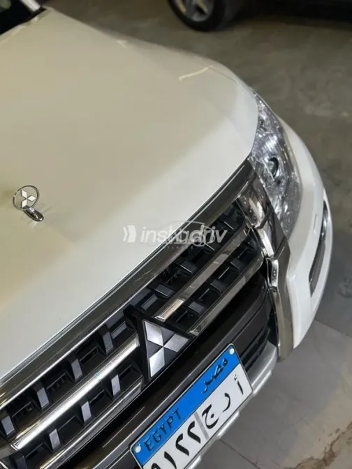 Mitsubishi Pajero 2016 White Used for Sale - 4