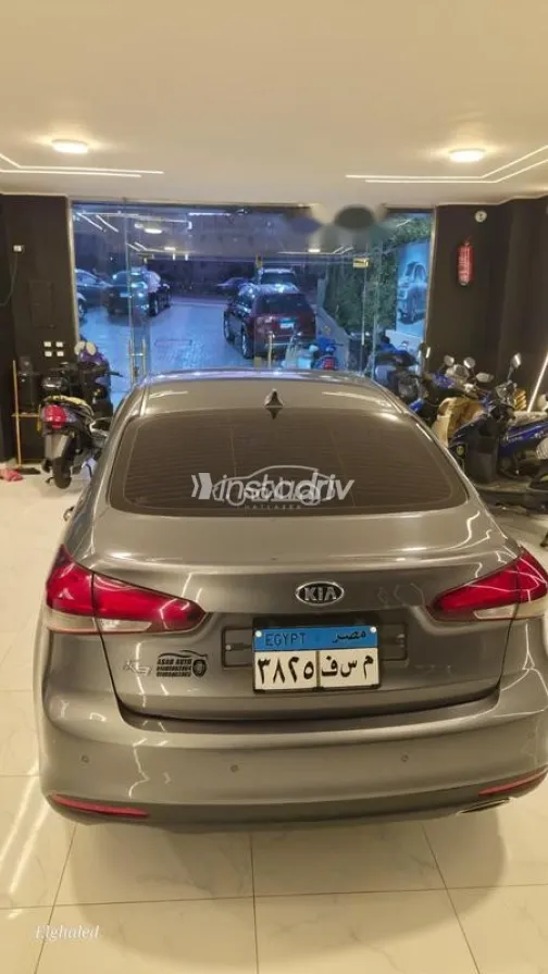 كيا K3 2017 رمادي مستعملة للبيع - 3