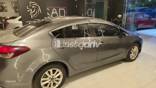 كيا K3 2017 رمادي مستعملة للبيع - 5