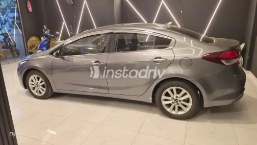 كيا K3 2017 رمادي مستعملة للبيع - 6