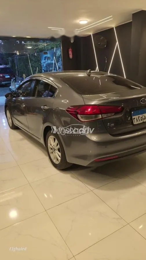 كيا K3 2017 رمادي مستعملة للبيع - 7