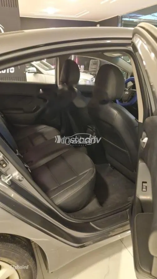 كيا K3 2017 رمادي مستعملة للبيع - 9