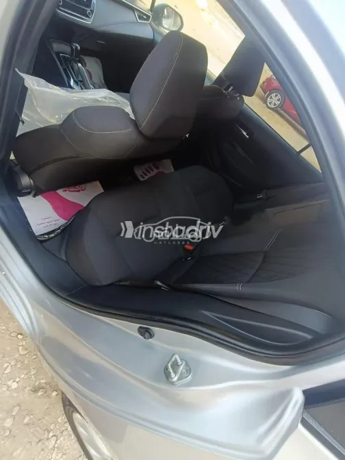 Toyota Corolla 2021 White Used for Sale - 3