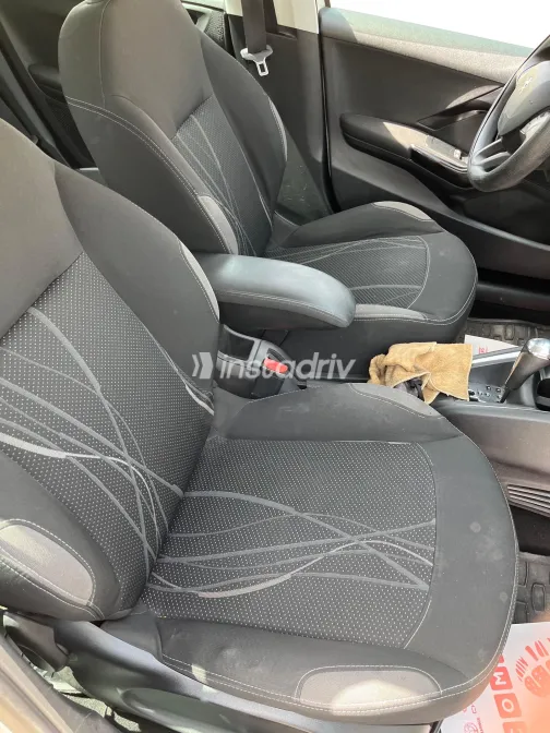 بيجو 208 2014 أبيض مستعملة للبيع - 1