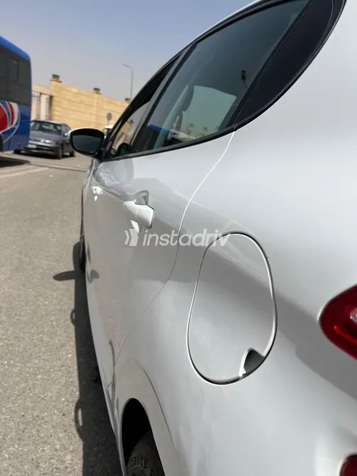 بيجو 208 2014 أبيض مستعملة للبيع - 2