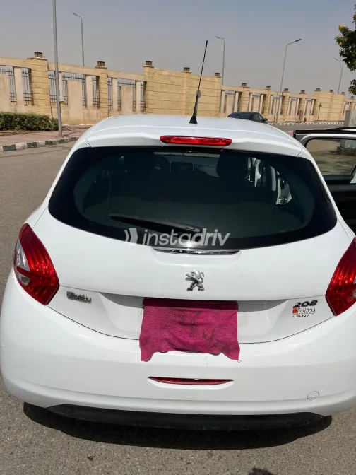 بيجو 208 2014 أبيض مستعملة للبيع - 7