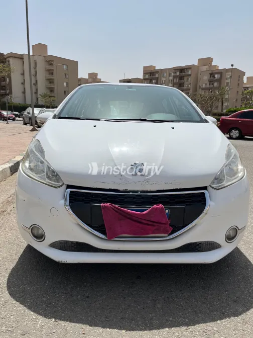 بيجو 208 2014 أبيض مستعملة للبيع - 8