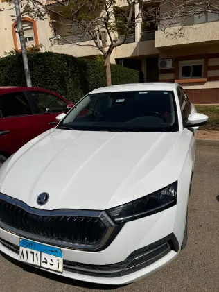 سكودا اوكتافيا A8 2021 أبيض مستعملة للبيع