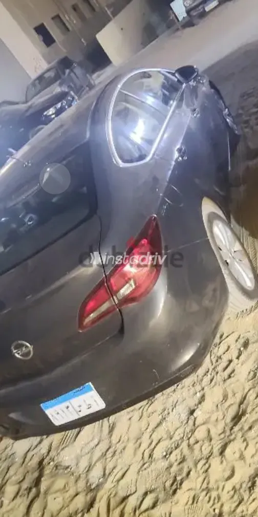 اوبل أسترا 2013 أبيض مستعملة للبيع - 1