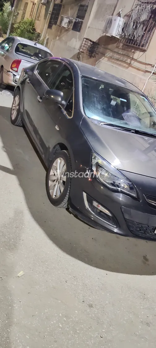 اوبل أسترا 2013 أبيض مستعملة للبيع - 4