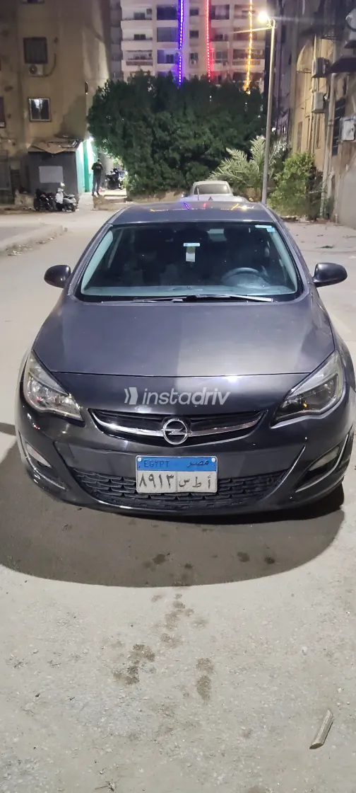 اوبل أسترا 2013 أبيض مستعملة للبيع - 10