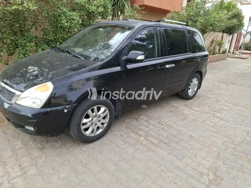 كيا كارنفال 2011 أبيض مستعملة للبيع - 1