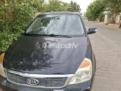 كيا كارنفال 2011 أبيض مستعملة للبيع - 3