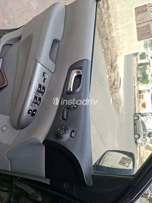 كيا كارنفال 2011 أبيض مستعملة للبيع - 6