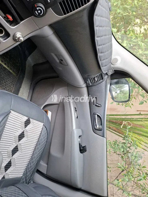 كيا كارنفال 2011 أبيض مستعملة للبيع - 7