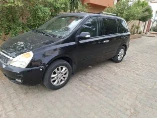 Kia Carnival 2011 White Used for Sale