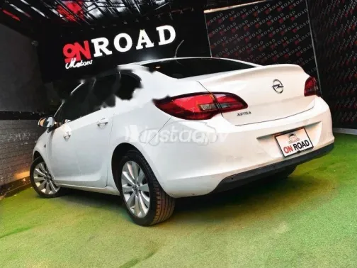 Opel Astra 2017 White Used for Sale - 10