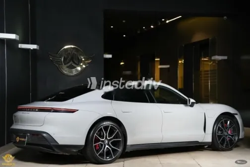 بورش تايكان 2024 رمادي مستعملة للبيع - 2